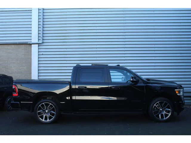 Dodge Ram 1500 5.7 V8 4x4 Crew Cab Laramie 2021 LPG/Gas 4