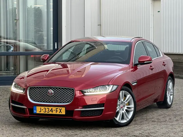Jaguar XE 2.0 Portfolio 2015 Benzine 8