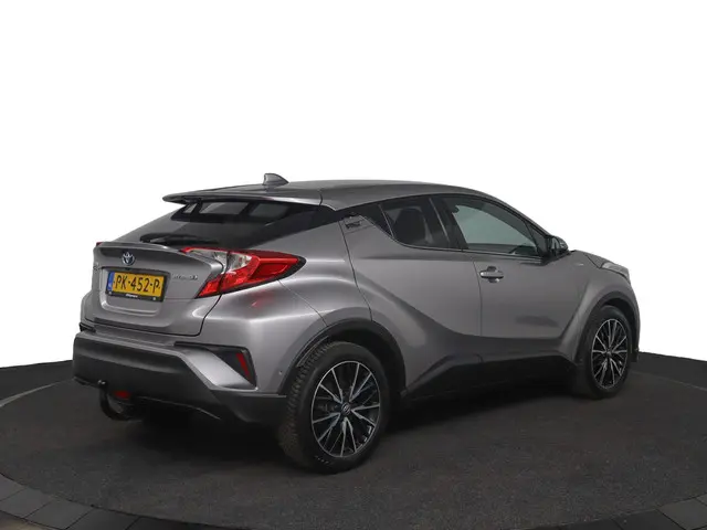 Toyota C-HR 2
