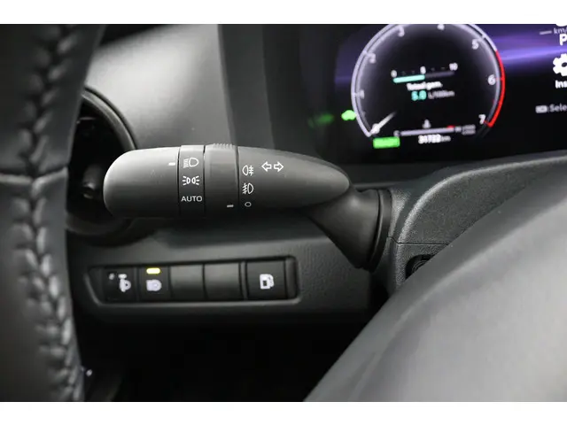 Toyota C-HR 1.8 Hybrid 140 Dynamic 2024 Hybride Benzine 31