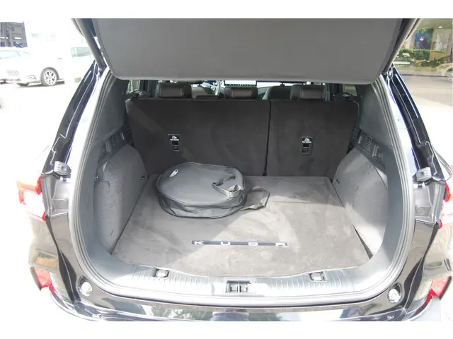 Ford Kuga 2.5 PHEV 243 PK Active X 2024 Hybride Benzine 7