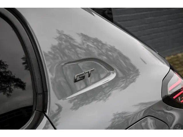 Peugeot 208 Hybrid 136 e-DCS6 GT 2024 Hybride Benzine 7