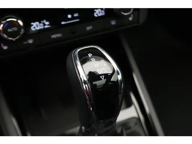 Škoda Scala 1.0 TSI DSG Sport Business 2023 Benzine 50