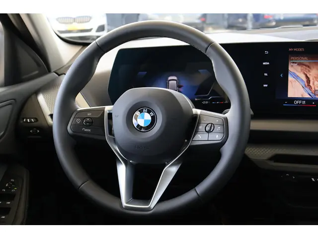 BMW 1 Serie 120 M Sport Design Edition 2025 Benzine 12