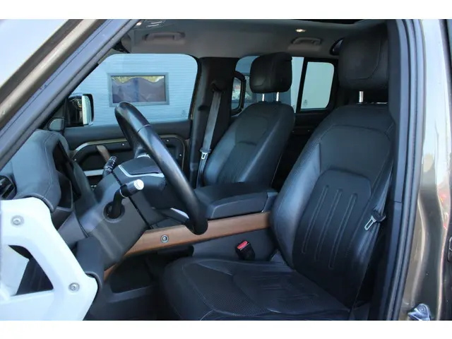 Land Rover Defender HSE 2.0 D240 110 | Mat PPF 2020 Diesel 25