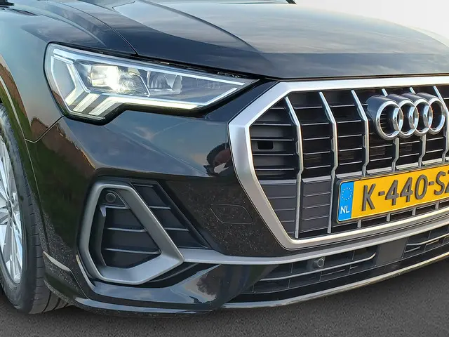 Audi Q3 35 TFSI S edition 2021 Hybride Benzine 21