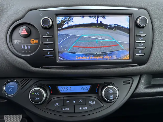 Toyota Yaris 1.5 Hybrid Dynamic 2019 Hybride Benzine 18