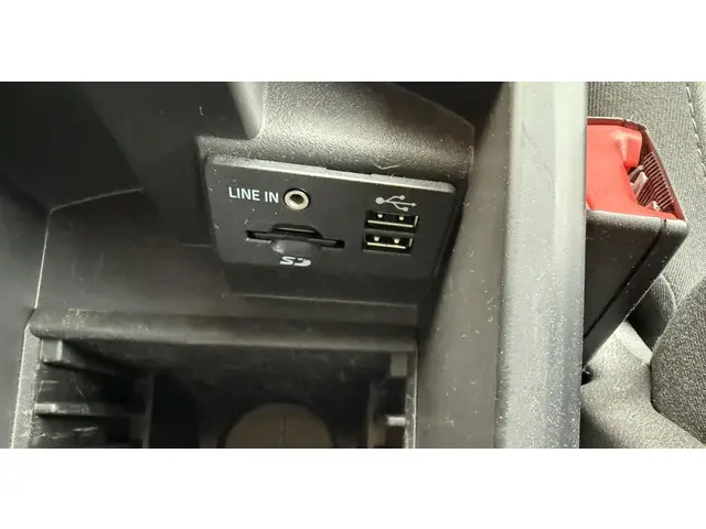 Ford C-MAX 1.0 Titanium 2015 Benzine 25