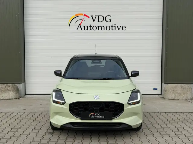 Suzuki Swift 1.2 Select Smart Hybrid 2025 Benzine 10