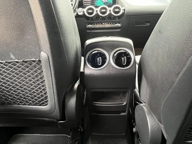 Mercedes-Benz B-Klasse 180 Launch Edition 2020 Benzine 29