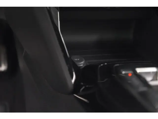 Peugeot 2008 Hybrid 136 e-DSC6 GT 2024 Hybride Benzine 51