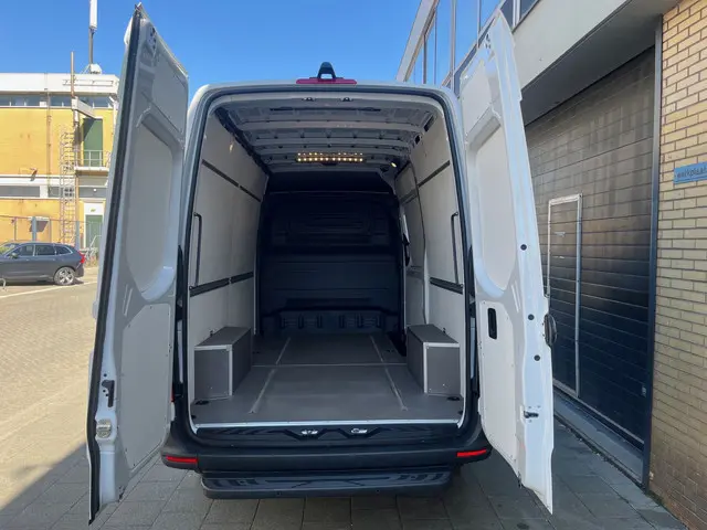 Mercedes-Benz Sprinter 317 1.9 CDI L2H2 2022 Diesel 18