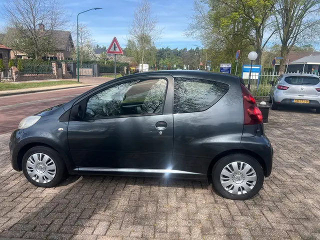 Peugeot 107 1.0 Access Accent 2012 Benzine 4