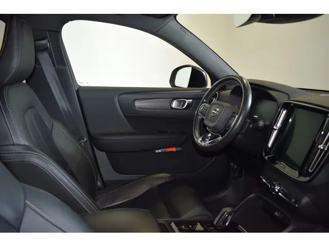 Volvo XC40 2.0 T4 190pk AUT8 R-Design 2018 Benzine 17