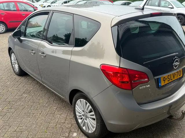 Opel Meriva 1.4 Cosmo 2013 Benzine 2