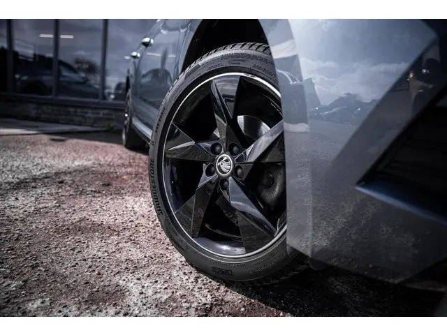 Škoda Kamiq 1.5 TSI DSG7 Monte Carlo 2021 Benzine 9