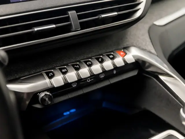 Peugeot 3008 1.2 PureTech Allure Sport 2018 Benzine 9