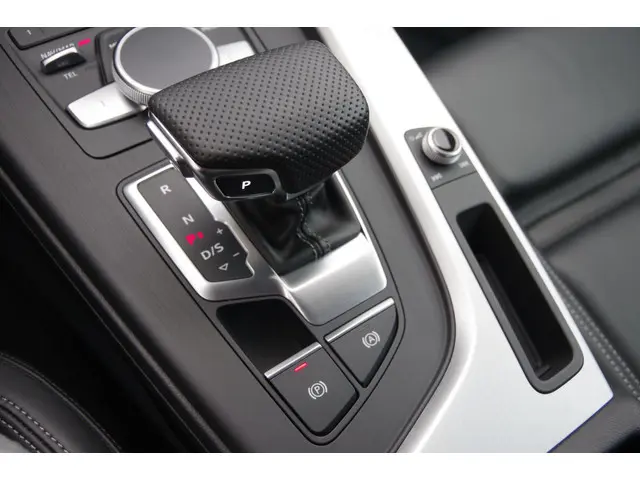 Audi A5 Coupé 2.0 TFSI ultra Launch Edition 2017 Benzine 16