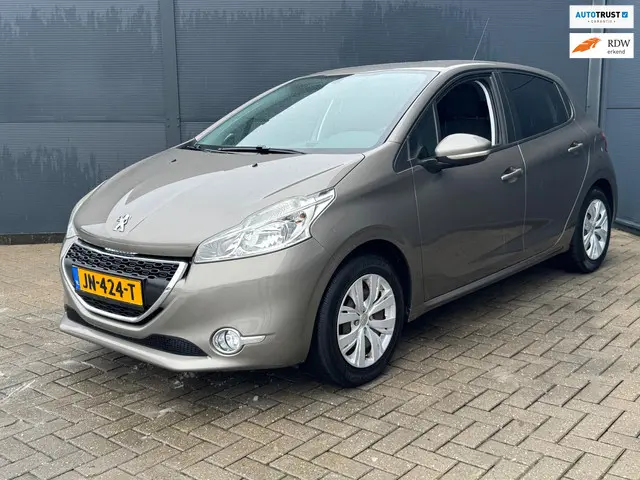 Peugeot 208 1.2 VTi Active / 5 Deurs / Trekhaak 2014 Benzine