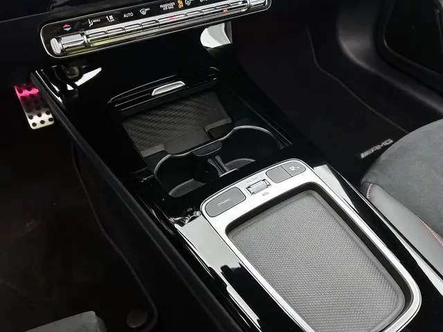 Mercedes-Benz CLA 180 AMG Line 2023 Hybride Benzine 30