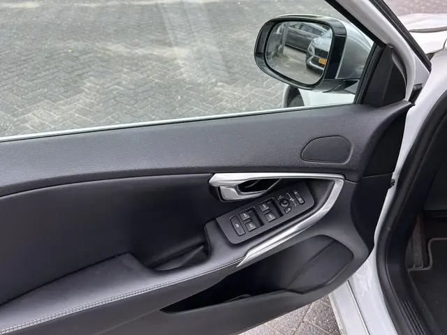 Volvo V40 2.5 T5 Summum 2013 Benzine 14