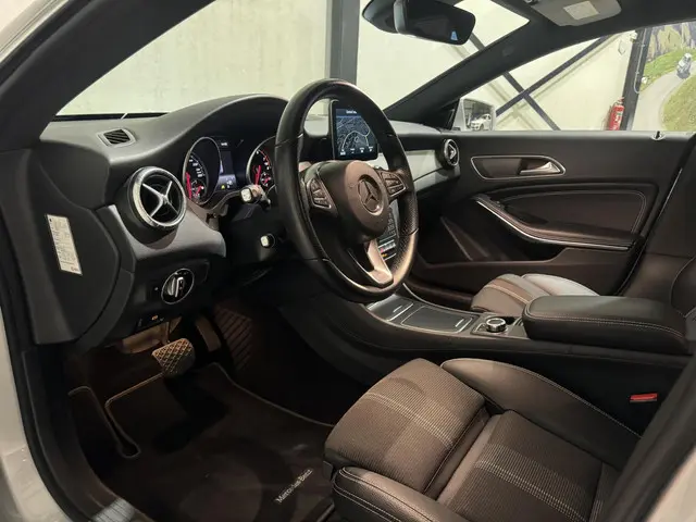 Mercedes-Benz CLA Shooting Brake 180 Urban 2017 Benzine 5