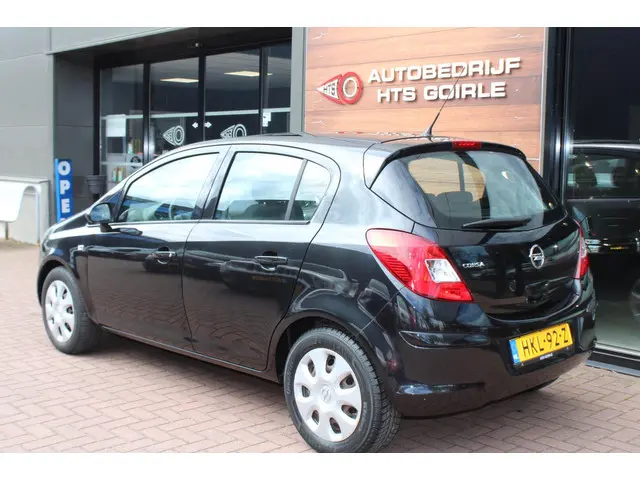 Opel Corsa 1.2-16V Berlin 2014 Benzine 3