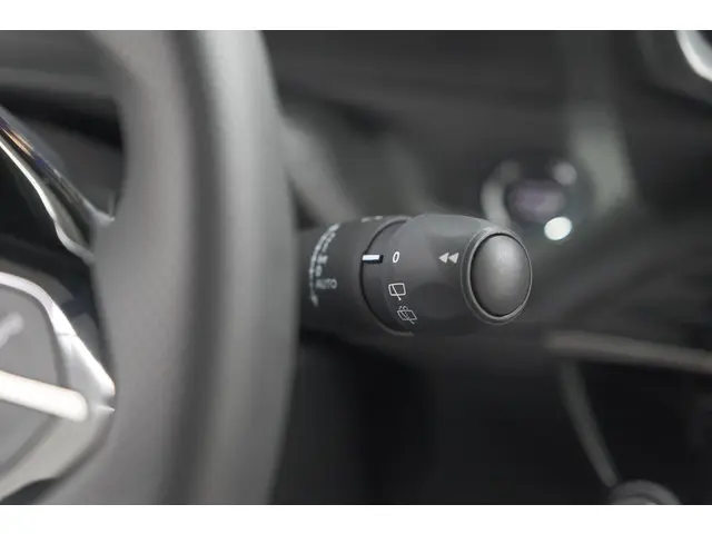 Peugeot 2008 Hybrid 145 e-DCS6 GT 2025 Hybride Benzine 37