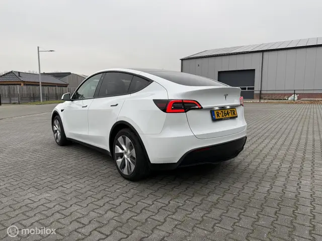 Tesla Model Y RWD 58 kWh 2022 Elektrisch 5