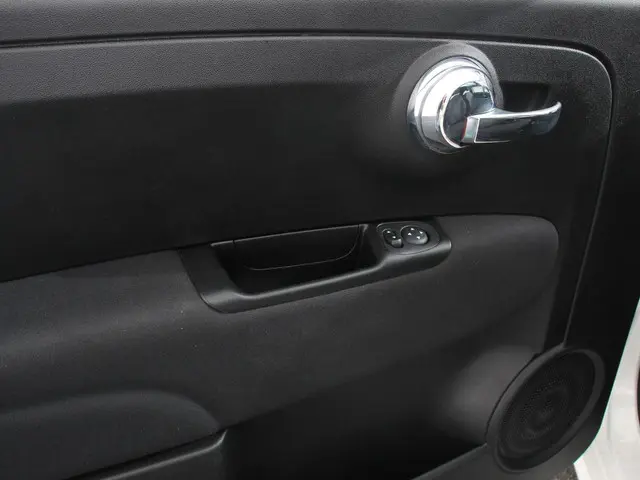 Fiat 500 1.0 Hybrid Dolcevita 2024 Benzine 13