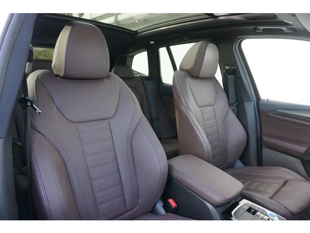 BMW iX3 80 kWh 2023 Elektrisch 8