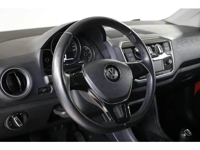 Volkswagen up! 1.0 BMT high up! 2017 Benzine 3