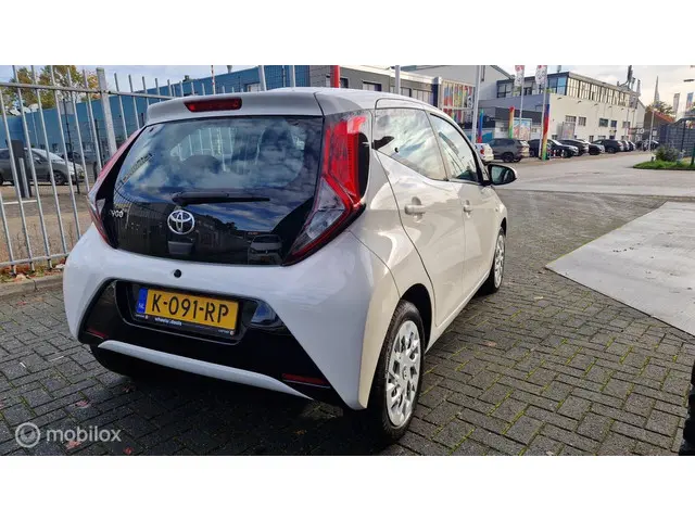Toyota Aygo 1.0 VVT-i x-joy 2021 Benzine 7