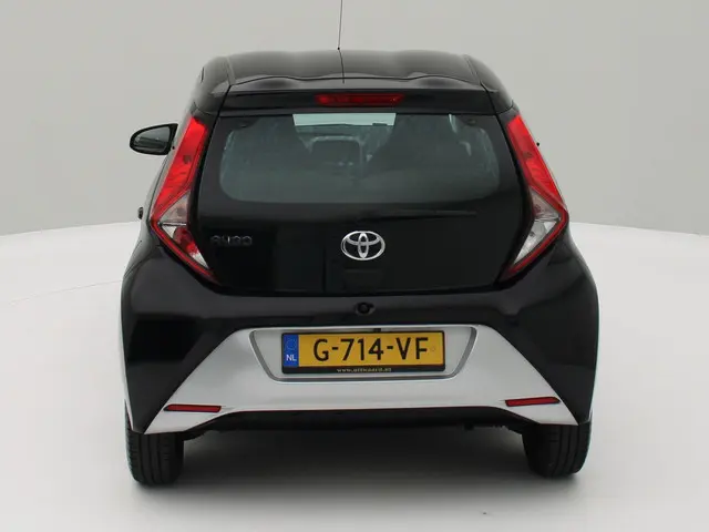 Toyota Aygo 1.0 VVT-i x-play Camera /Carplay 2019 Benzine 6