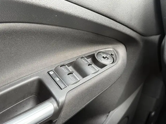 Ford C-MAX 1.0 Titanium 2015 Benzine 21