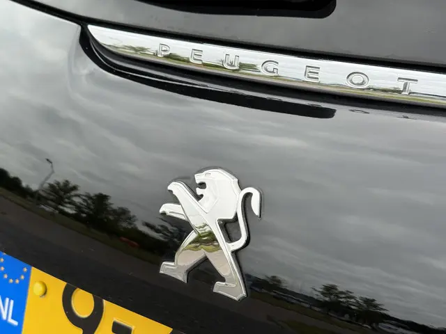 Peugeot 208 1.2 PureTech Allure 2015 Benzine 34