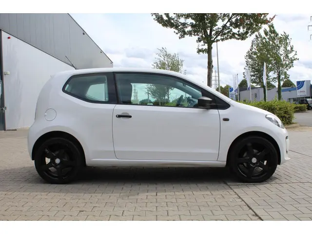 Volkswagen up! 1.0 take up! | Airco | APK | 2013 Benzine 7