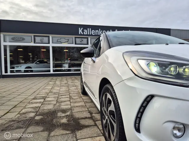 Citroën DS3 1.2 PureTech So Chic 2015 Benzine 23
