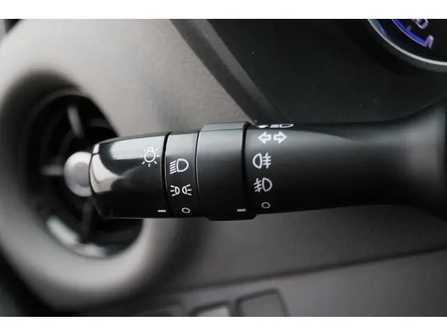 Toyota Yaris 1.5 Hybrid Executive 2018 Hybride Benzine 30