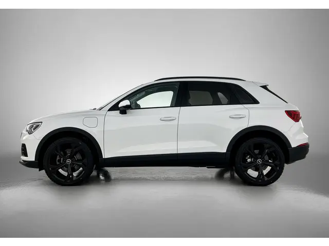 Audi Q3 45 TFSI e Edition 2022 Hybride Benzine 2