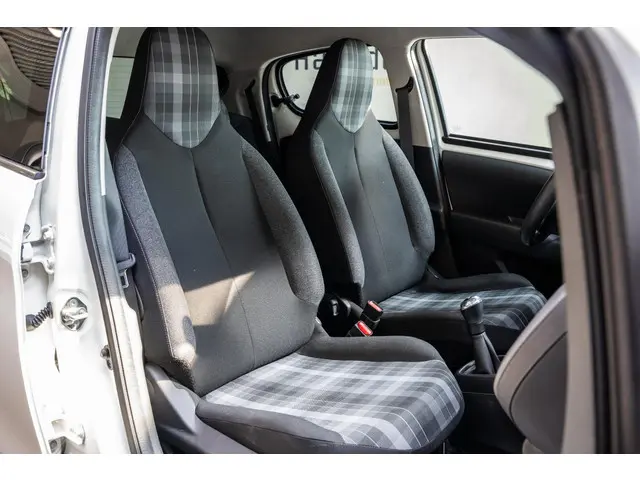 Peugeot 108 1.0 e-VTi Active 2019 Benzine 13