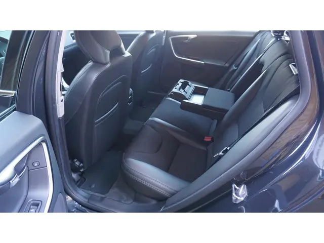 Volvo V60 1.5 123PK T2 Automaat Kinetic 2017 Benzine 25