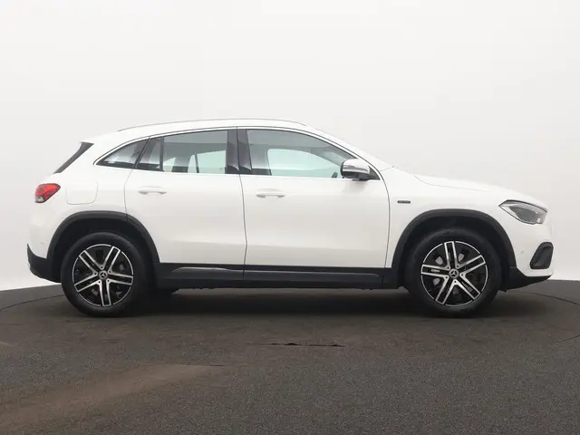 Mercedes-Benz GLA 250 e Progressive 2021 Hybride Benzine 16
