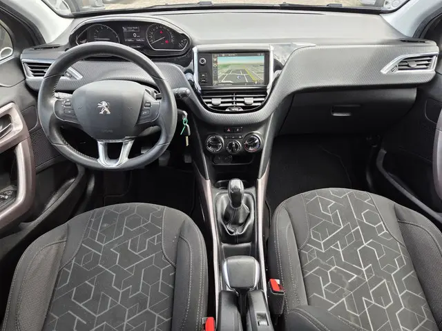 Peugeot 2008 1.2 PureTech Style/PANO/NAVI 2015 Benzine 3
