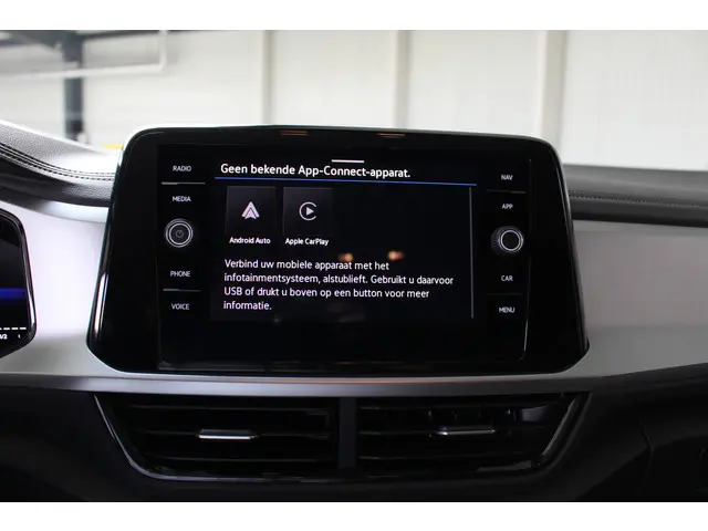 Volkswagen T-Roc 1.0 TSI Life 2025 Benzine 16