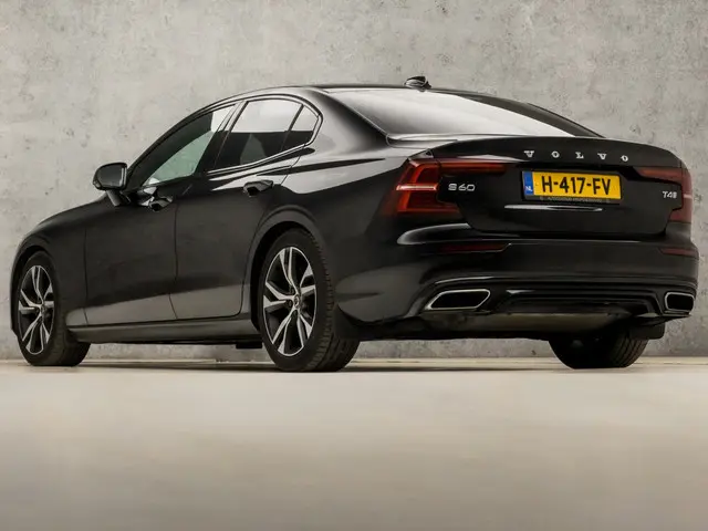 Volvo S60 2.0 T4 R-Design 2020 Benzine 3