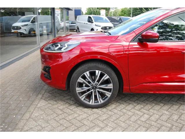Ford Kuga 2.5 PHEV 225PK ST-Line X 2023 Hybride Benzine 8