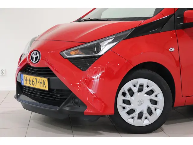 Toyota Aygo 1.0 VVT-i x-play 2020 Benzine 7