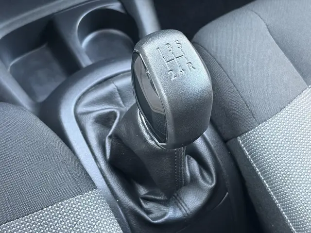 Citroën C4 Cactus 1.2 PureTech Shine 2016 Benzine 33