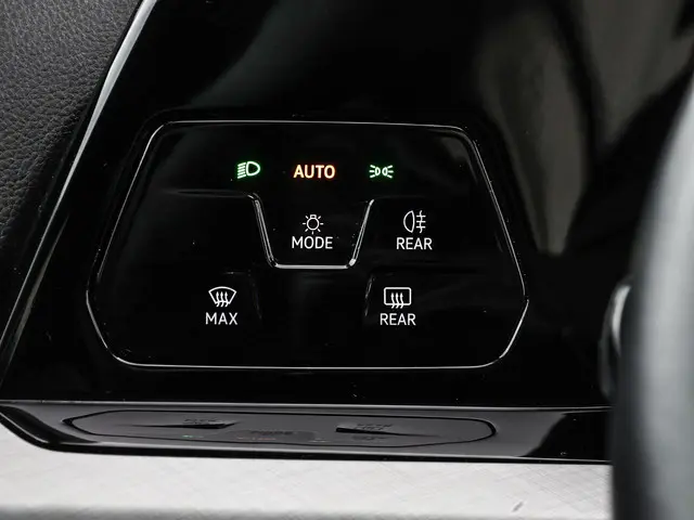 Volkswagen Golf 1.0 eTSI 110pk DSG Life 2024 Benzine 15